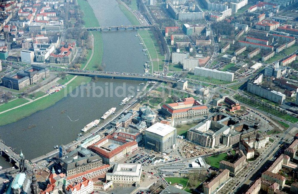 Dresden aus der Vogelperspektive: Baustelle zum Wiederaufbau der Frauenkirche in der Dresdner Innenstadt.