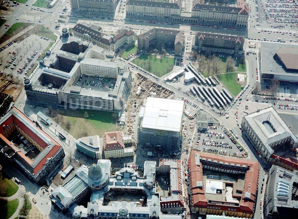 Dresden von oben - Baustelle zum Wiederaufbau der Frauenkirche in der Dresdner Innenstadt.