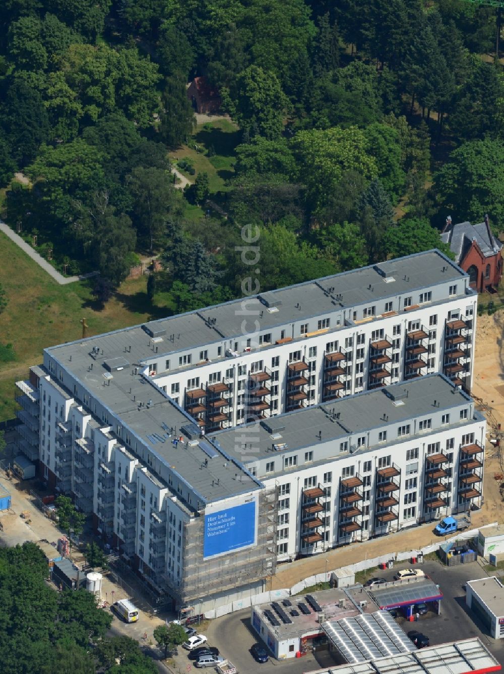 Berlin aus der Vogelperspektive: Baustelle zum Wohnneubau an der Liesenstraße - Invalidenstraße in Berlin - Mitte