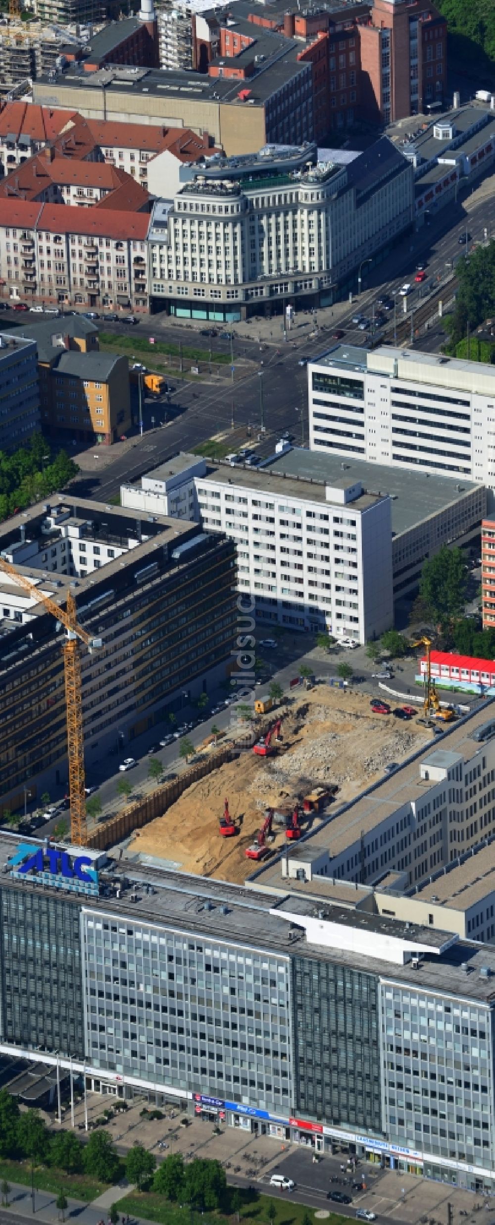 Berlin Mitte aus der Vogelperspektive: Baustelle zum Wohnneubau der PORR AG an der Keibelstraße in Berlin Mitte