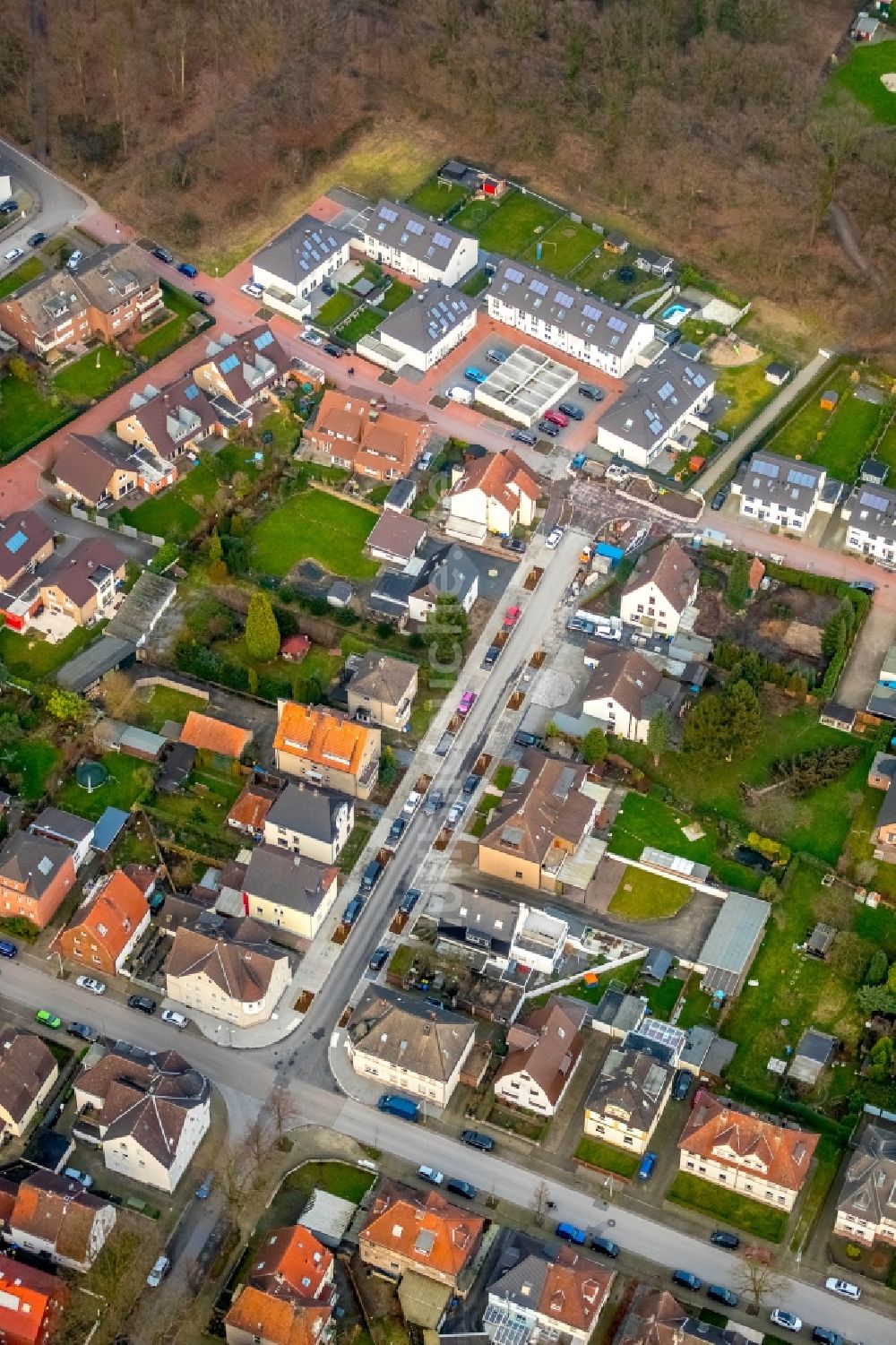 Gladbeck aus der Vogelperspektive: Baustelle zur Erneuerung und Sanierung des Straßenverlaufes an der Elfriedenstraße in Gladbeck im Bundesland Nordrhein-Westfalen, Deutschland