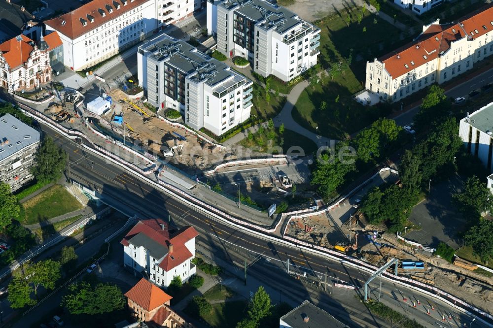 Rostock aus der Vogelperspektive: Baustelle zur Erneuerung und Sanierung des Straßenverlaufes der Ernst-Barlach-Straße in Rostock im Bundesland Mecklenburg-Vorpommern, Deutschland