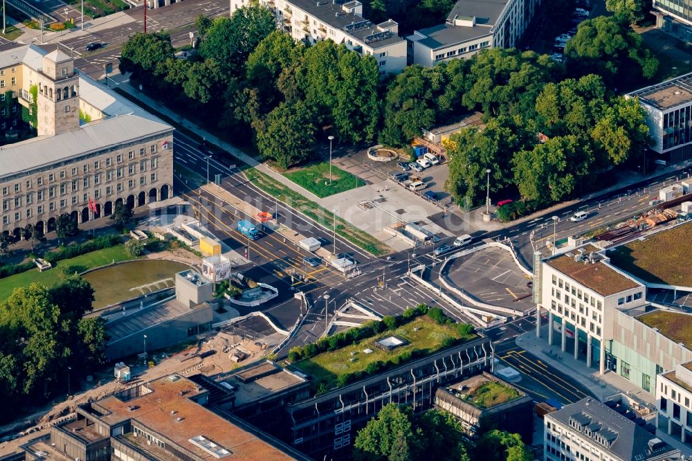 Luftaufnahme Karlsruhe - Baustelle zur Erneuerung und Sanierung des Straßenverlaufes Ettlinger Tor Platz in Karlsruhe im Bundesland Baden-Württemberg, Deutschland