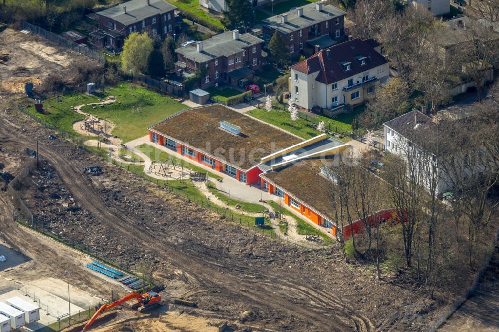 Bochum von oben - Baustelle zur Errichtung eines KITA- Kindergarten in Bochum im Bundesland Nordrhein-Westfalen, Deutschland