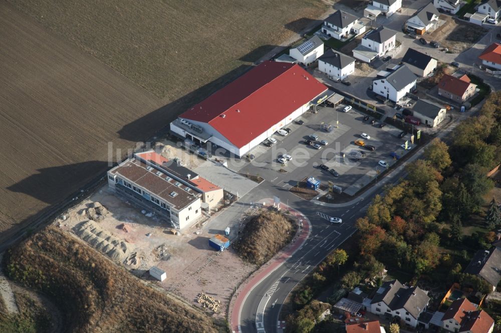 Luftbild Gau-Bischofsheim - Baustelle zur Errichtung eines KITA- Kindergarten in Gau-Bischofsheim im Bundesland Rheinland-Pfalz, Deutschland