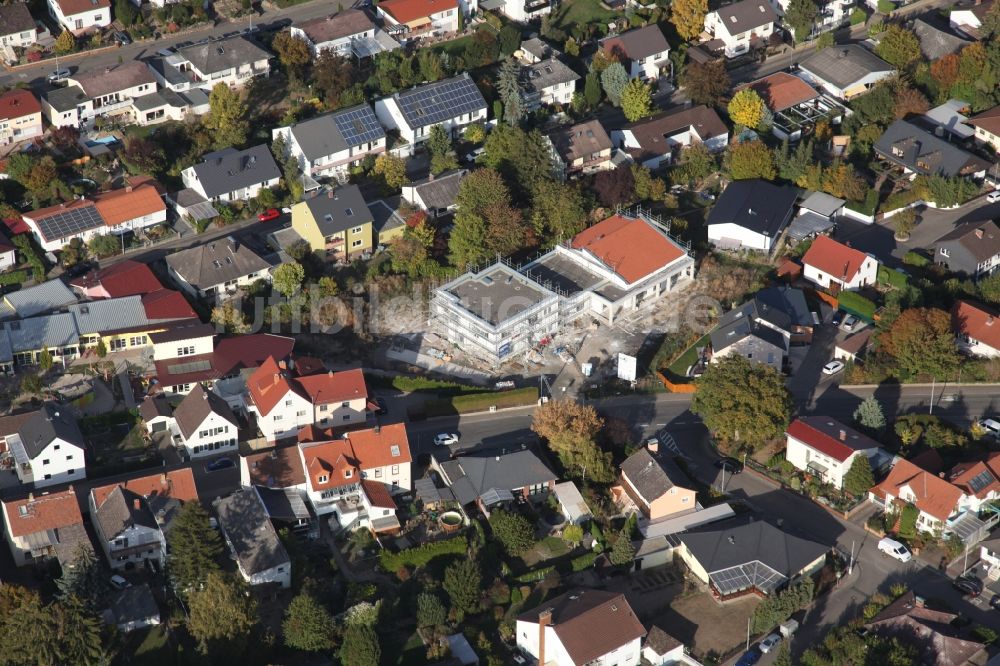 Harxheim von oben - Baustelle zur Errichtung eines KITA- Kindergarten in Harxheim im Bundesland Rheinland-Pfalz, Deutschland