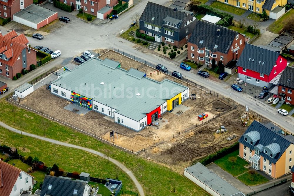 Kirchhellen aus der Vogelperspektive: Baustelle zur Errichtung eines KITA- Kindergarten in Kirchhellen im Bundesland Nordrhein-Westfalen, Deutschland