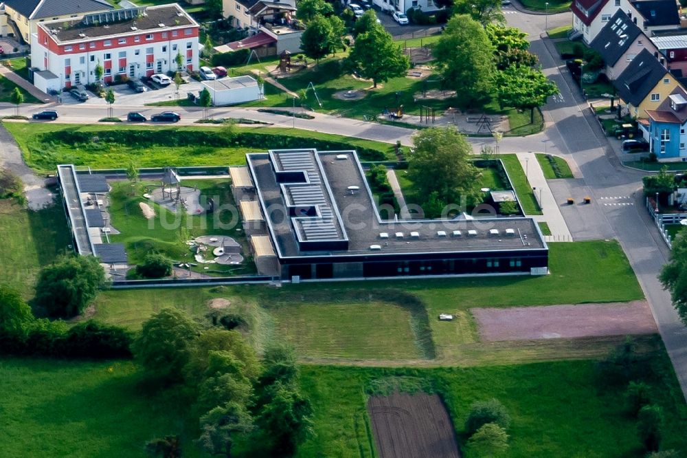 Rust aus der Vogelperspektive: Baustelle zur Errichtung eines KITA- Kindergarten in Rust im Bundesland Baden-Württemberg, Deutschland