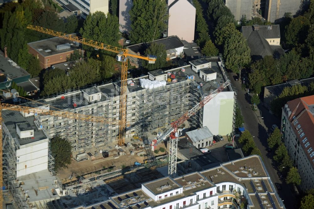 Luftaufnahme Berlin - Baustelle zur Errichtung eines Neubaus für Wohnungen und Gewerbeeinheiten