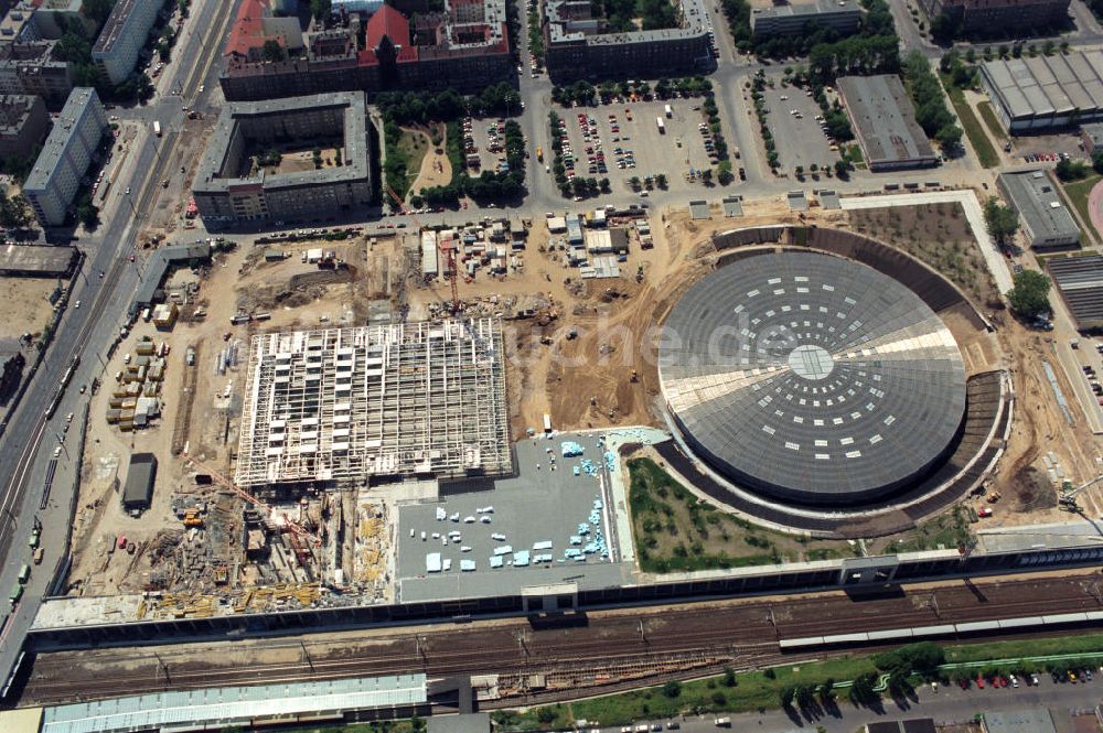 Berlin von oben - Baustelle zur Errichtung des Velodroms an der Landsberger Allee durch die OSB Sportstättenbauten GmbH in Berlin