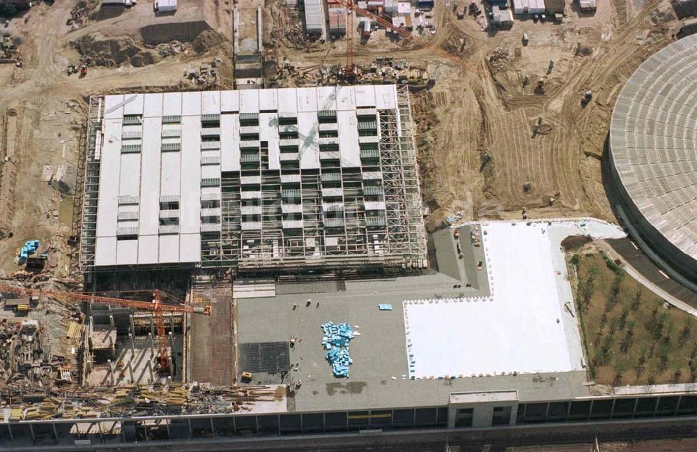 Luftaufnahme Berlin - Baustelle zur Errichtung des Velodroms an der Landsberger Allee durch die OSB Sportstättenbauten GmbH in Berlin