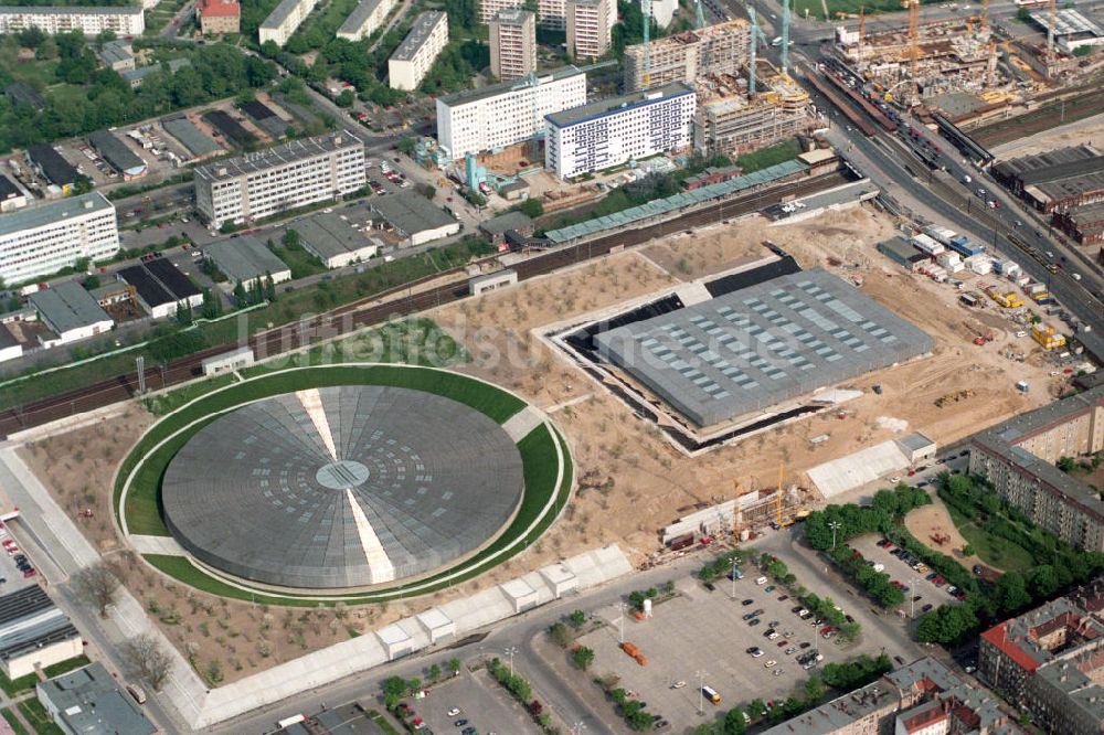 Berlin von oben - Baustelle zur Errichtung des Velodroms an der Landsberger Allee durch die OSB Sportstättenbauten GmbH in Berlin