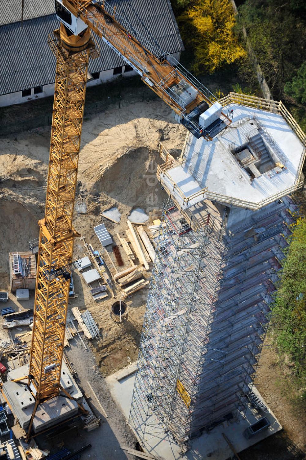 PRÖTZEL OT Heidekrug von oben - Baustelle zur Errichtung eines Wetterradarturmes des DWD auf dem Gelände der ehemaligen Kaserne Heidekrug