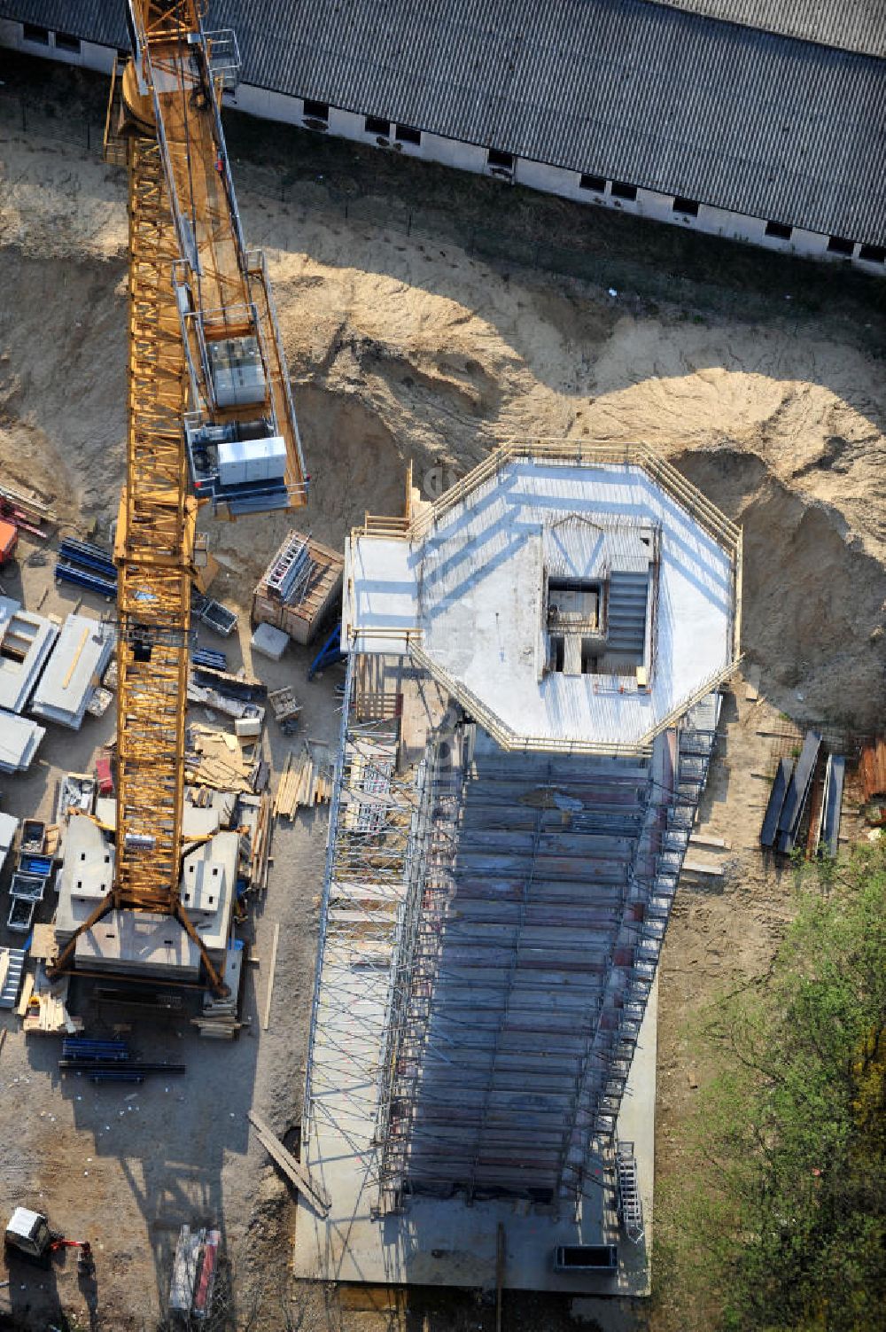 Luftaufnahme PRÖTZEL OT Heidekrug - Baustelle zur Errichtung eines Wetterradarturmes des DWD auf dem Gelände der ehemaligen Kaserne Heidekrug