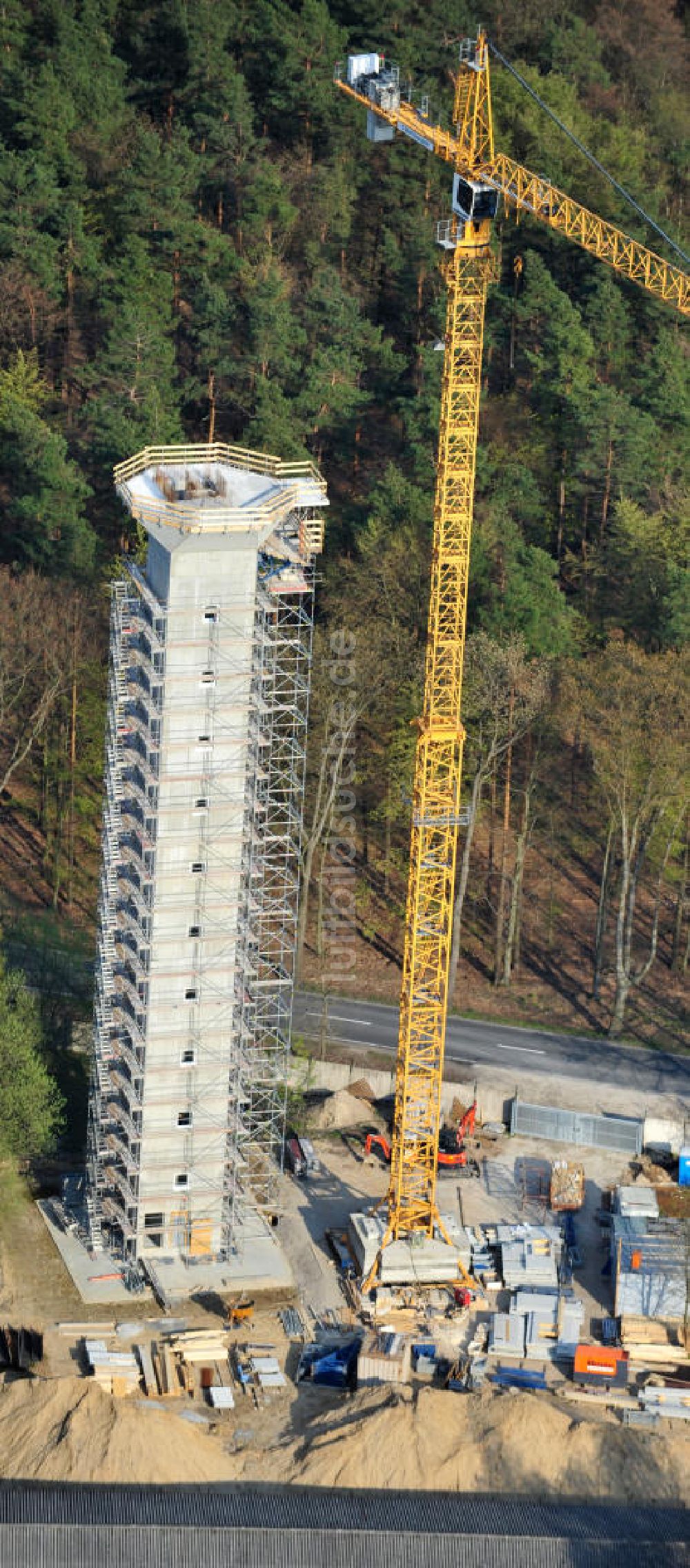 Luftaufnahme PRÖTZEL OT Heidekrug - Baustelle zur Errichtung eines Wetterradarturmes des DWD auf dem Gelände der ehemaligen Kaserne Heidekrug