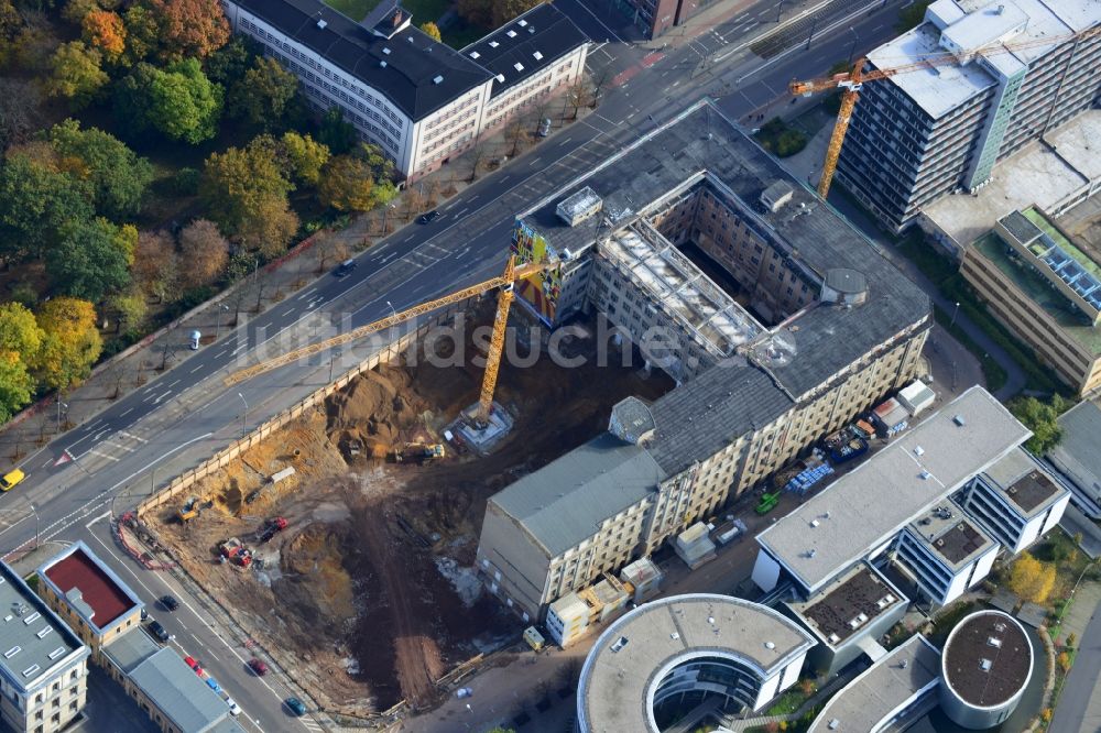 Leipzig von oben - Baustelle zur Errichtung des Wohnhauses und Geschäftsgebäudes LKG Carre der CG Deutsche Wohnen GmbH - Zentrum Süd-Ost in Leipzig im Bundesland Sachsen