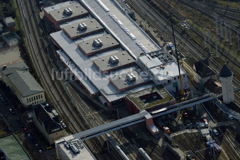 Berlin aus der Vogelperspektive: Baustelle zur Erweiterung des Bahnbetriebswerkes Rummelsburg im Bezirk Treptow-Köpenick im Bundesland Berlin