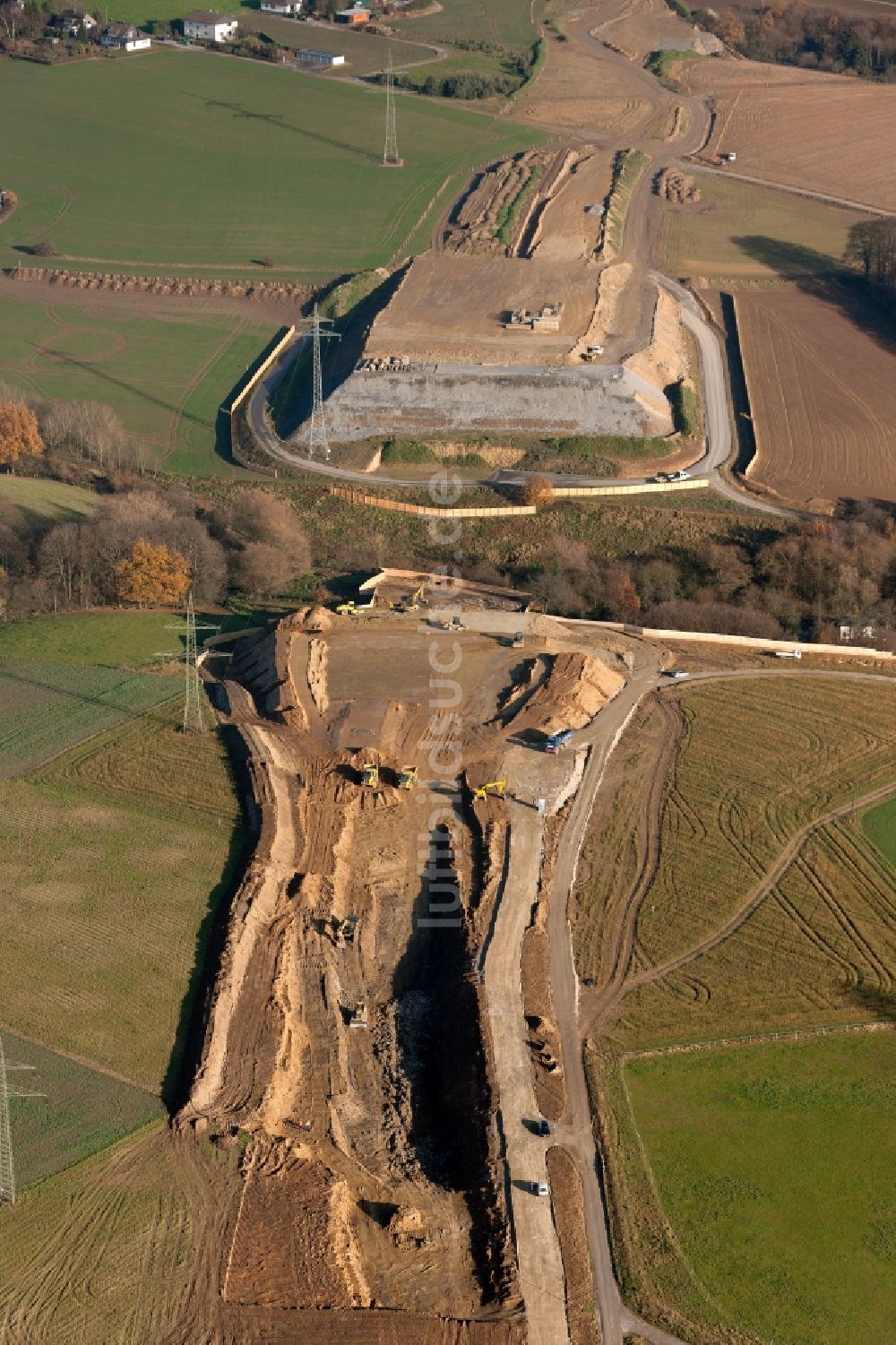 Velbert aus der Vogelperspektive: Baustelle zur Erweiterung der Bundesstraßee 224 zur Autobahn A40 bei Velbert im Bundesland Nordrhein-Westfalen