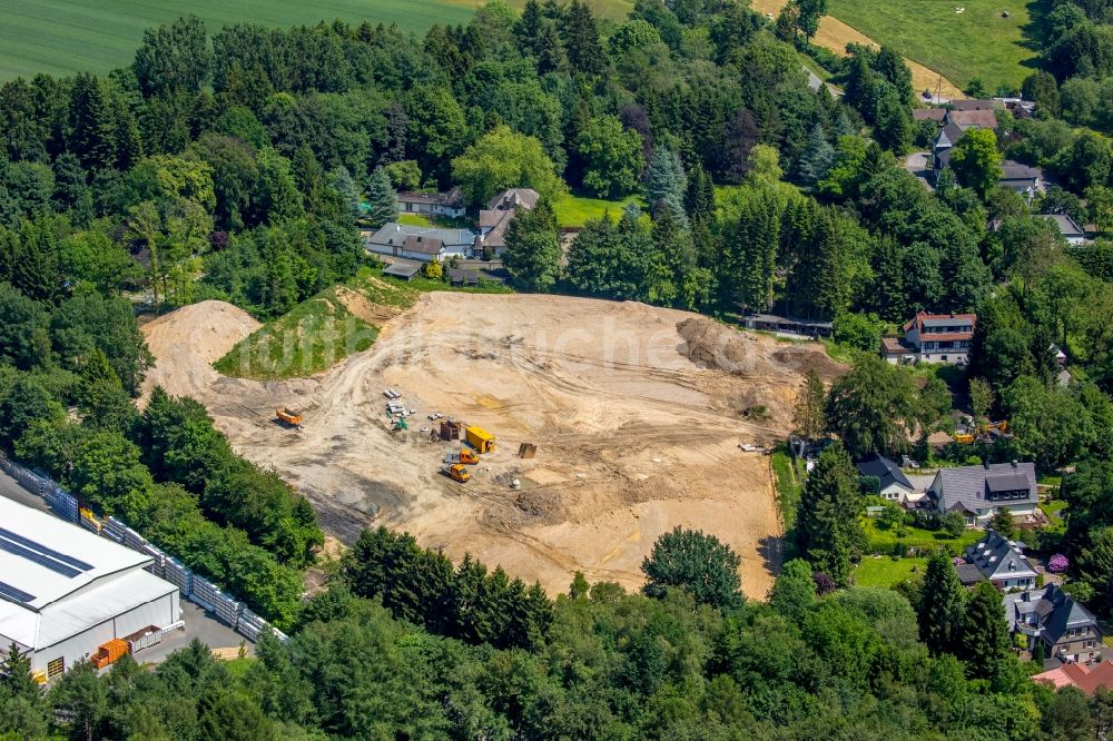 Luftaufnahme Warstein - Baustelle zur Erweiterung der Menke-Kunststoffe GmbH & Co. Kommanditgesellschaft in Warstein im Bundesland Nordrhein-Westfalen