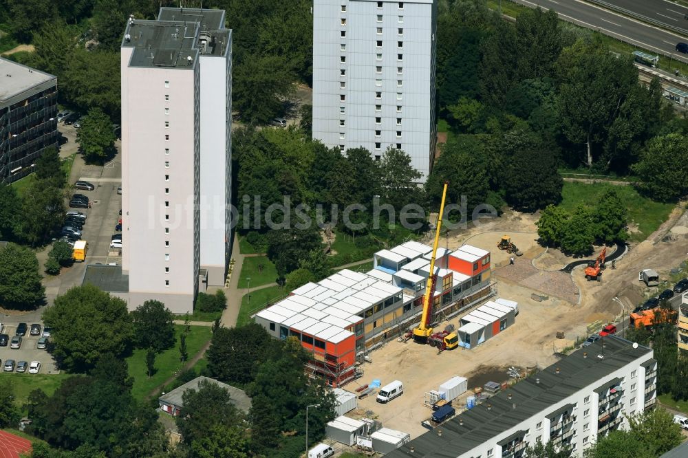 Potsdam von oben - Baustelle zur Erweiterung des Schulgebäudes Grundschule am Humboldtring im Ortsteil Innenstadt in Potsdam im Bundesland Brandenburg, Deutschland