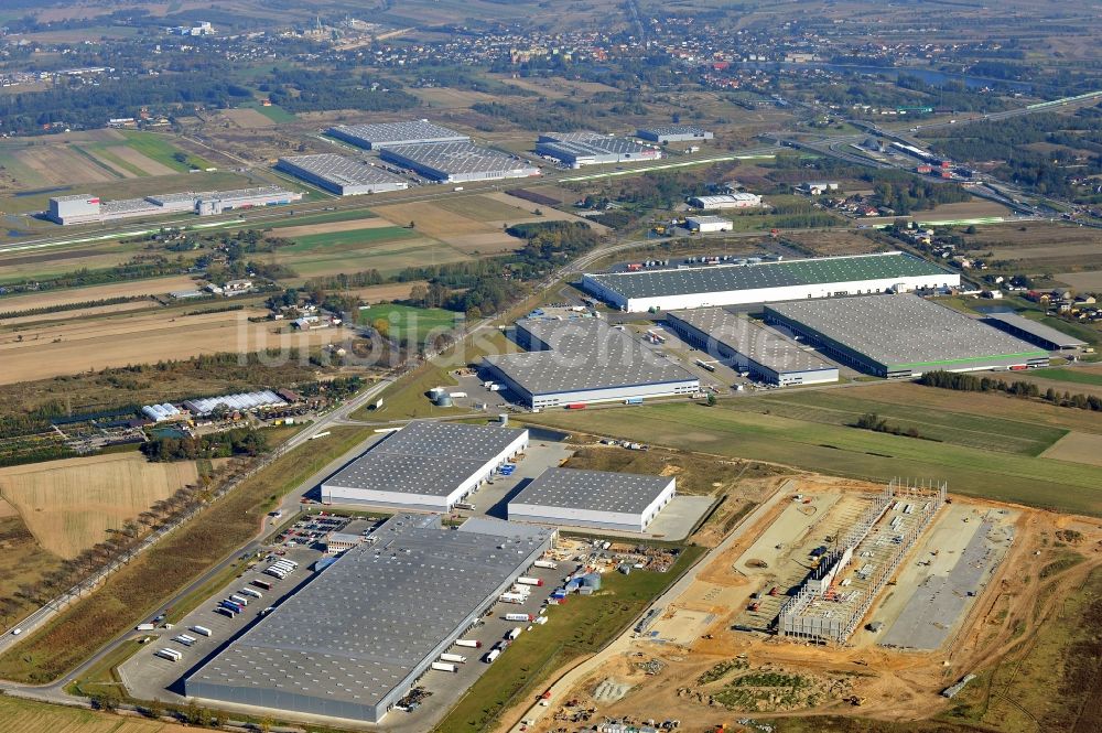 Strykow von oben - Baustelle zur Erweiterung des Tulipan Parks in Strykow in der Woiwodschaft Lodz in Polen