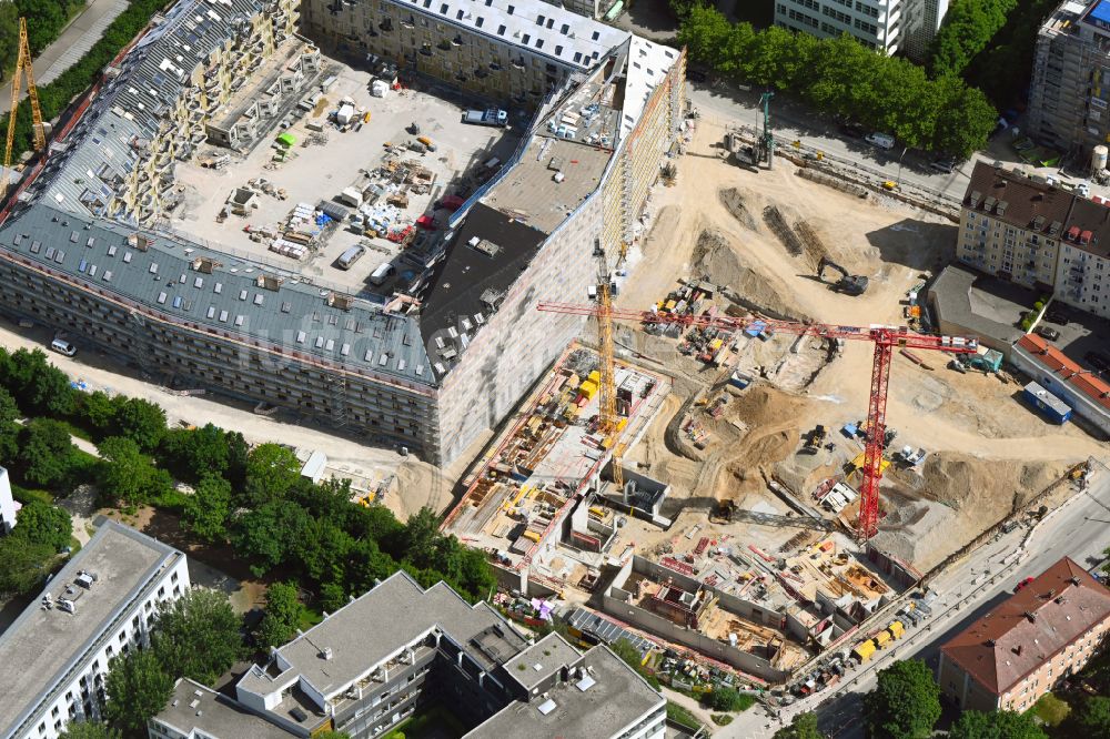 Luftaufnahme München - Baustelle zur Erweiterung eines Wohnhauses Gmunder Höfe im Ortsteil Obersendling in München im Bundesland Bayern, Deutschland