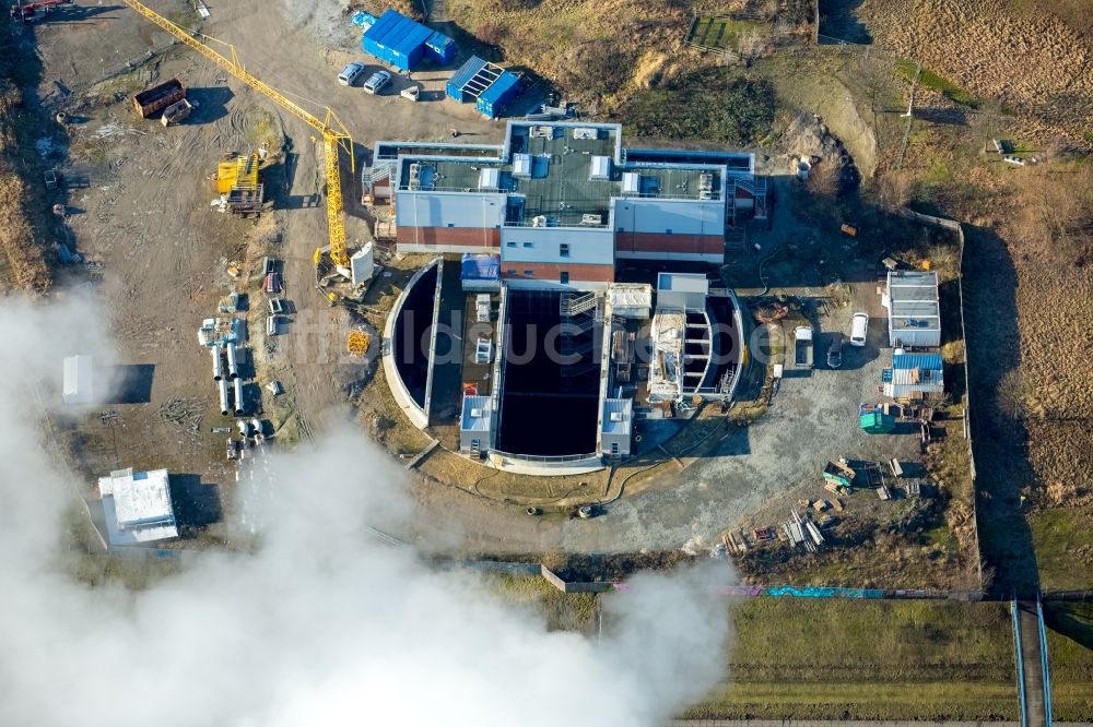 Luftaufnahme Essen - Baustelle zur Erweiterung und zum Umbau der Klärwerks- Becken und Reinigungsstufen des Klärwerkes Emschermündung im Ortsteil Welheimer Mark in Essen im Bundesland Nordrhein-Westfalen