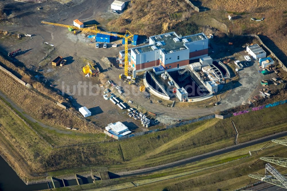 Luftaufnahme Essen - Baustelle zur Erweiterung und zum Umbau der Klärwerks- Becken und Reinigungsstufen des Klärwerkes Emschermündung im Ortsteil Welheimer Mark in Essen im Bundesland Nordrhein-Westfalen