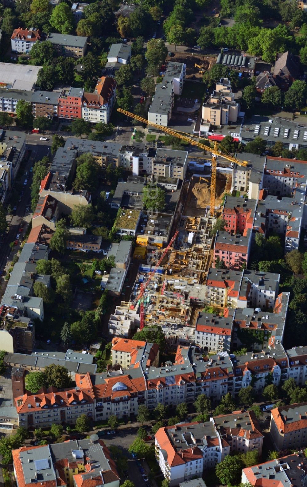 Berlin Steglitz von oben - Baustelle zur Lückenbebauung und zum Wohnneubau der Steglitzer Höfe an der Albrechtstraße in Berlin