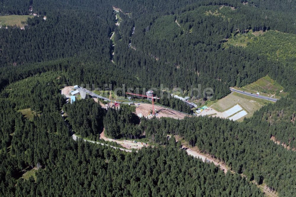 Luftaufnahme Oberhof - Baustelle zur Modernisierung und zum Umbau der Schanzenanlage - Skisprunganlage im Kanzlersgrund Oberhof in Thüringen