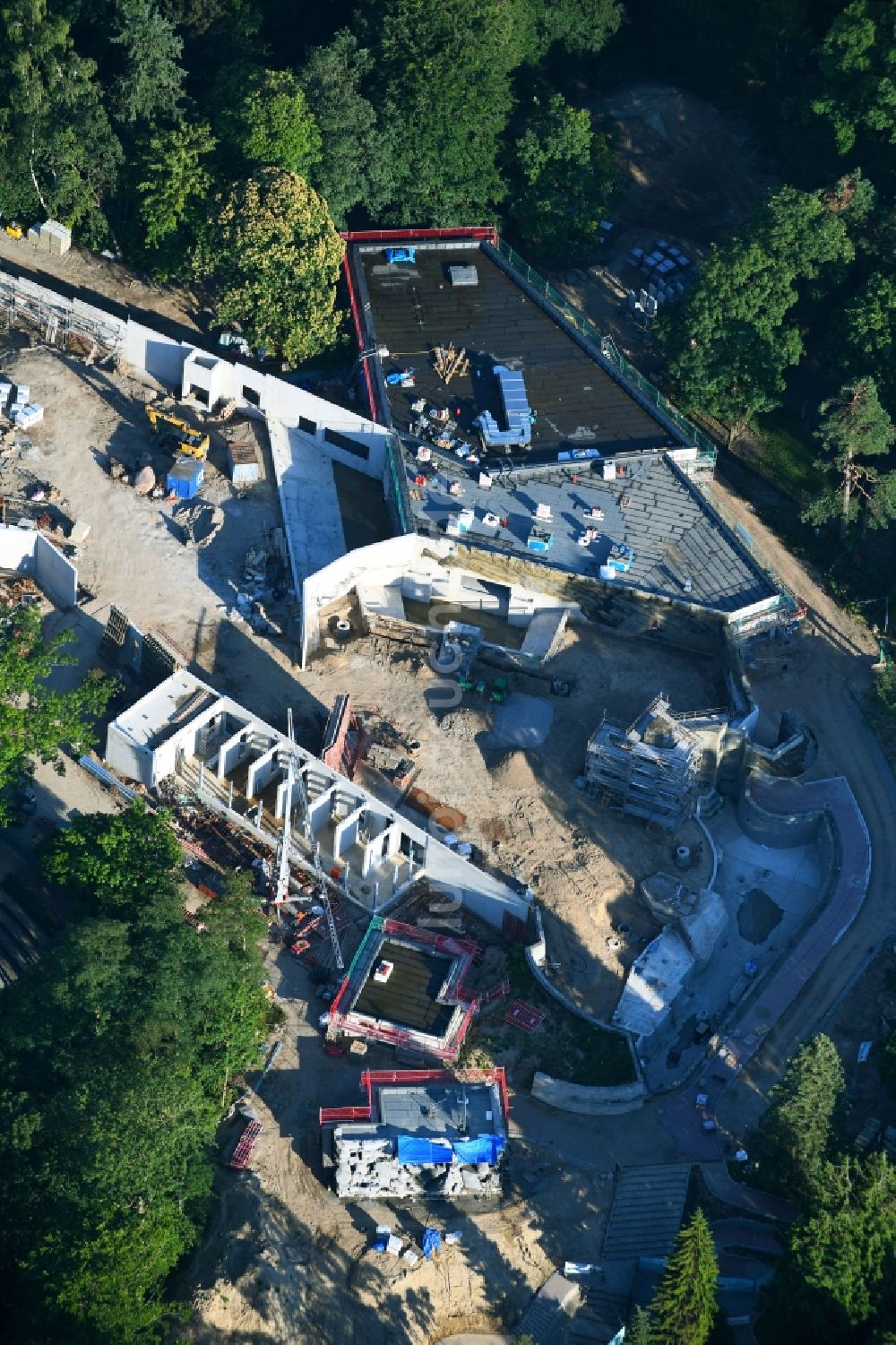 Rostock aus der Vogelperspektive: Baustelle zur Neuerrichtung des Polarium des Zoo Rostock in Rostock im Bundesland Mecklenburg-Vorpommern, Deutschland