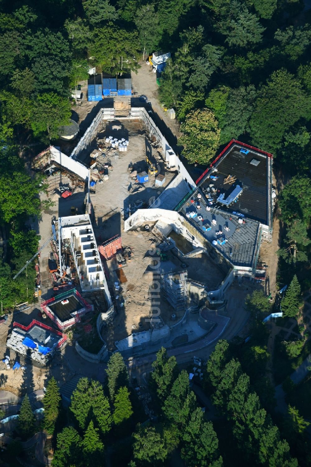 Rostock von oben - Baustelle zur Neuerrichtung des Polarium des Zoo Rostock in Rostock im Bundesland Mecklenburg-Vorpommern, Deutschland