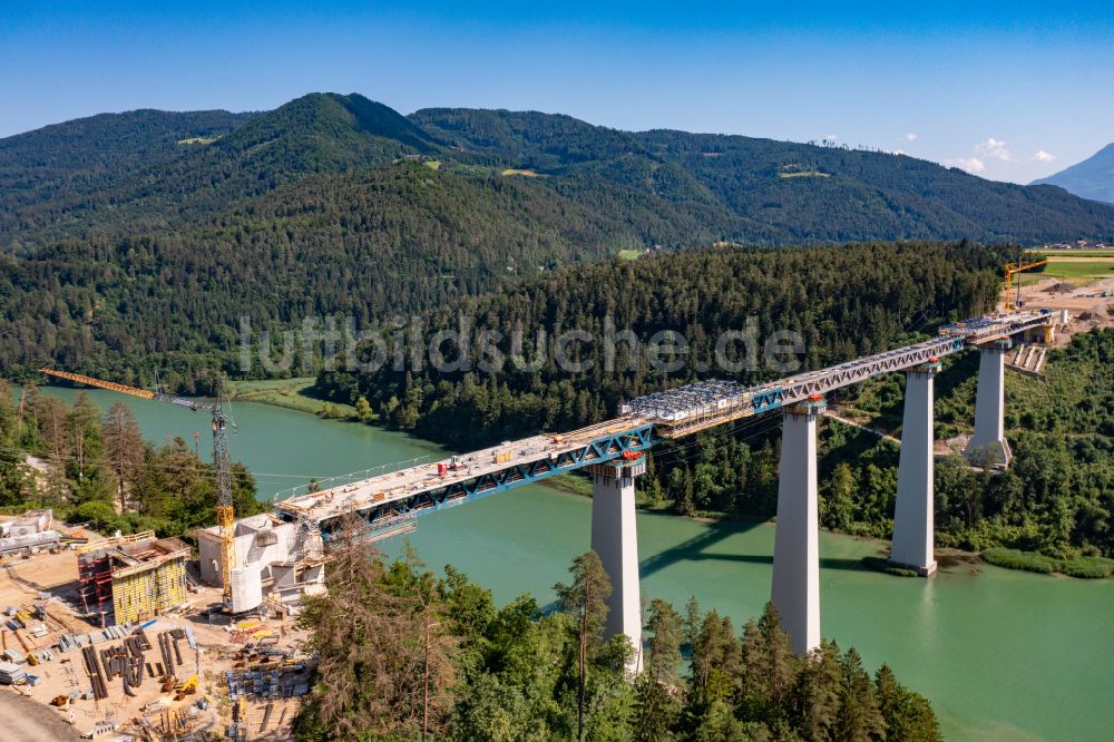 Bleiburg von oben - Baustelle zur Sanierung des Bahn- Brückenbauwerk Jauntalbrücke in Bleiburg in Kärnten, Österreich