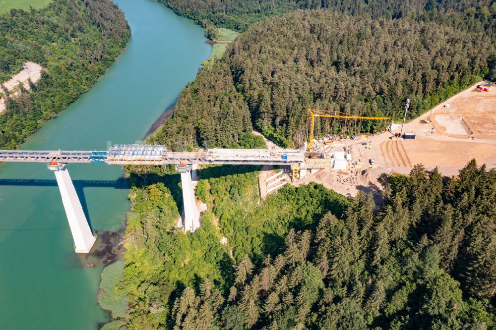 Bleiburg aus der Vogelperspektive: Baustelle zur Sanierung des Bahn- Brückenbauwerk Jauntalbrücke in Bleiburg in Kärnten, Österreich