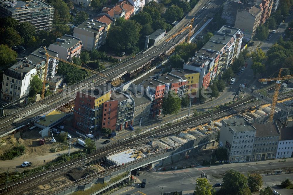 Luftbild Berlin - Baustelle zur Sanierung des Bahn- Brückenbauwerk an der Karlshorster Straße in Berlin