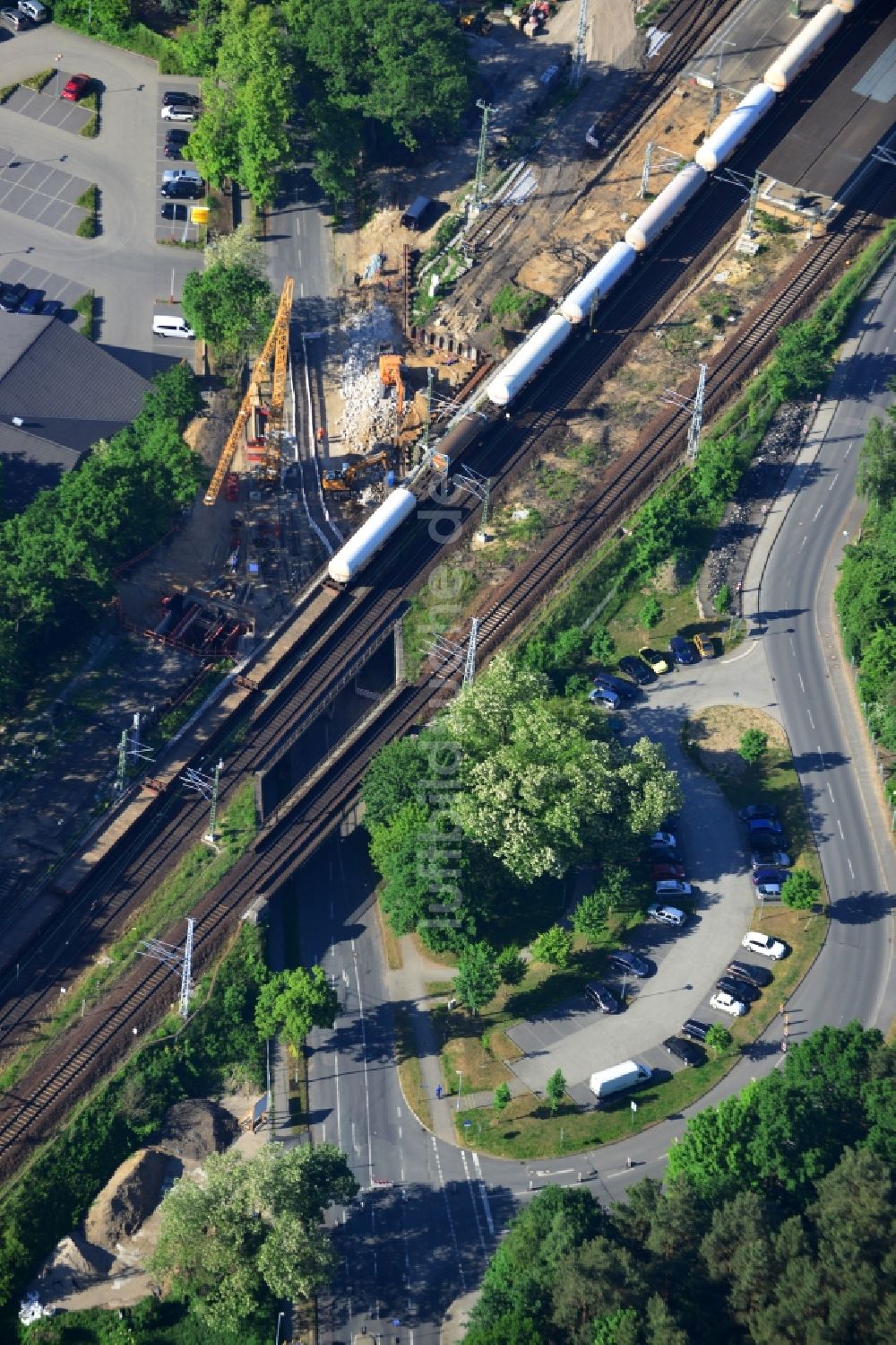 Luftbild Michendorf - Baustelle zur Sanierung des Bahn- Brückenbauwerk in Michendorf im Bundesland Brandenburg