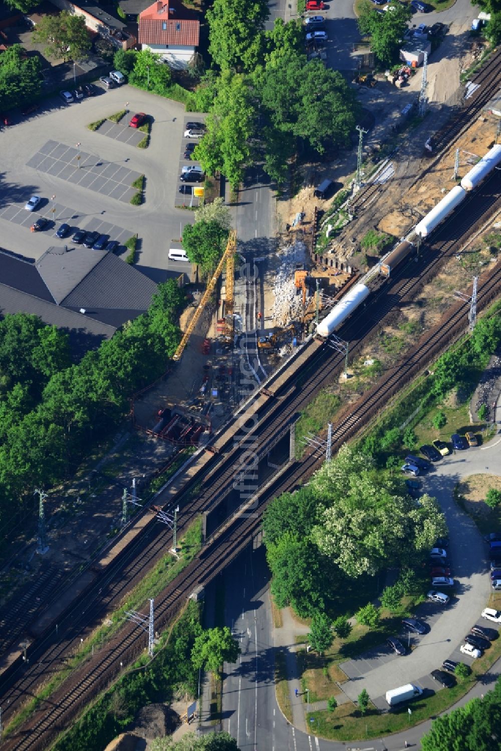 Luftaufnahme Michendorf - Baustelle zur Sanierung des Bahn- Brückenbauwerk in Michendorf im Bundesland Brandenburg