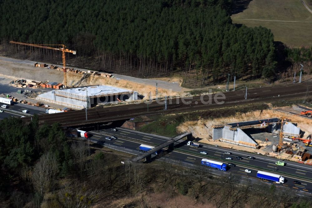 Luftbild Michendorf - Baustelle zur Sanierung des Bahn- Brückenbauwerk in Michendorf im Bundesland Brandenburg