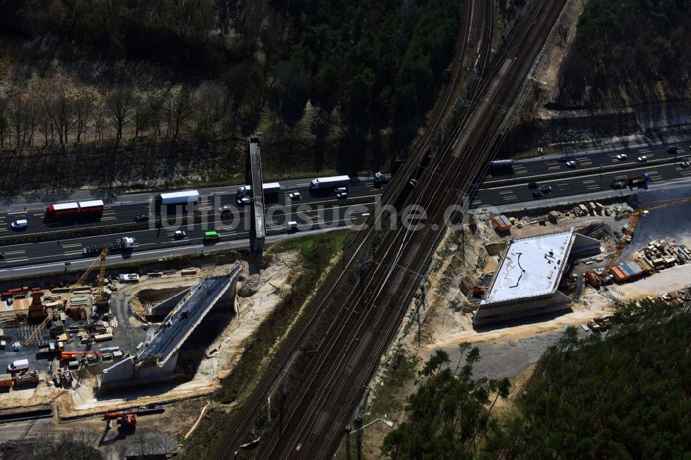 Luftaufnahme Michendorf - Baustelle zur Sanierung des Bahn- Brückenbauwerk in Michendorf im Bundesland Brandenburg