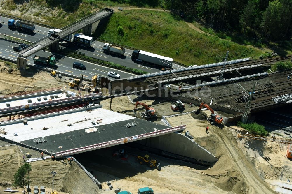 Luftaufnahme Michendorf - Baustelle zur Sanierung des Bahn- Brückenbauwerk in Michendorf im Bundesland Brandenburg