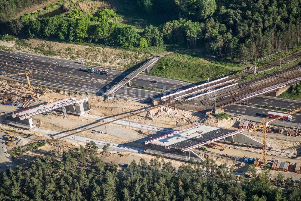 Luftbild Michendorf - Baustelle zur Sanierung des Bahn- Brückenbauwerk in Michendorf im Bundesland Brandenburg