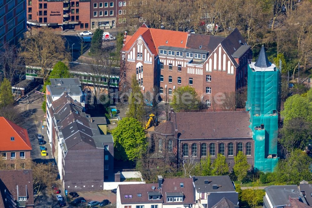 Oberhausen von oben - Baustelle zur Sanierung der Christuskirche in Oberhausen im Bundesland Nordrhein-Westfalen, Deutschland