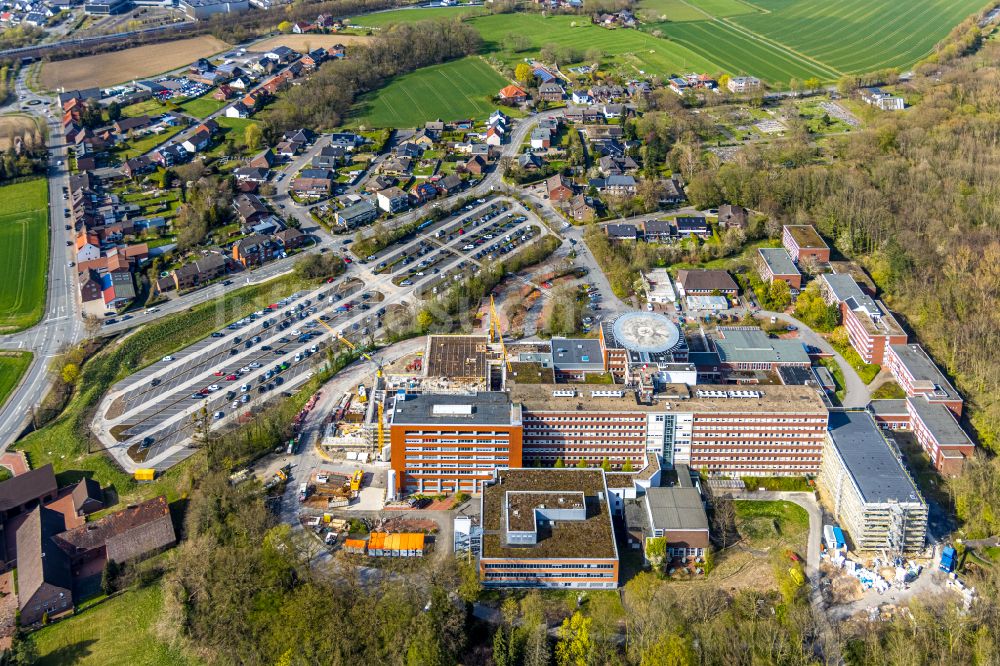 Luftaufnahme Hamm - Baustelle zur Sanierung und Erweiterung des Klinikgelände des Krankenhauses St. Barbara-Klinik Hamm-Heessen GmbH im Ortsteil Heessen in Hamm im Bundesland Nordrhein-Westfalen, Deutschland