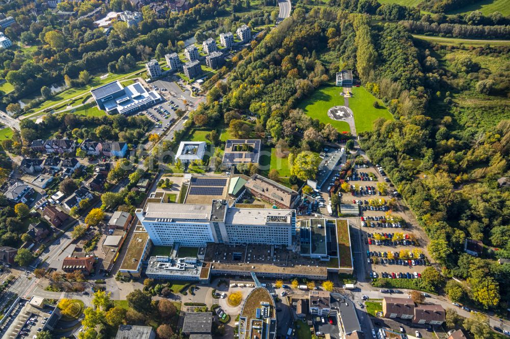 Lünen aus der Vogelperspektive: Baustelle zur Sanierung eines Gebäudes auf dem Klinikgelände des Krankenhauses St. Marien Hospital in Lünen im Bundesland Nordrhein-Westfalen, Deutschland