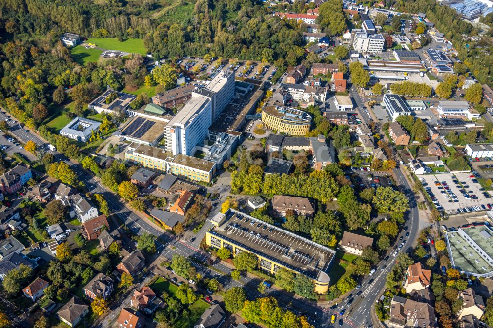 Lünen aus der Vogelperspektive: Baustelle zur Sanierung eines Gebäudes auf dem Klinikgelände des Krankenhauses St. Marien Hospital in Lünen im Bundesland Nordrhein-Westfalen, Deutschland