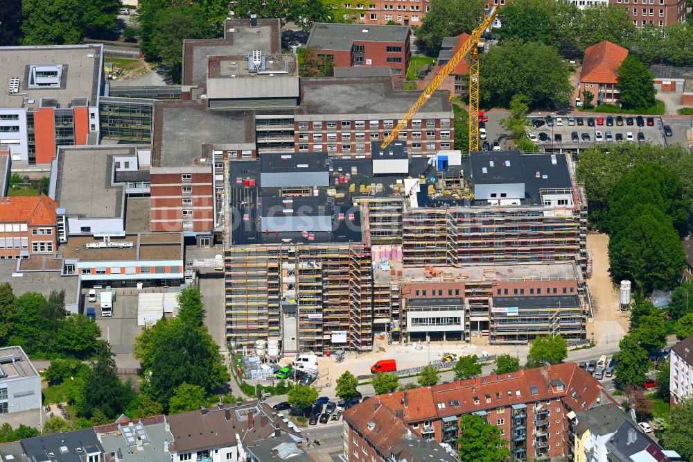 Kiel aus der Vogelperspektive: Baustelle zur Sanierung eines Gebäudes auf dem Klinikgelände des Krankenhauses Städtisches Krankenhaus in Kiel im Bundesland Schleswig-Holstein, Deutschland