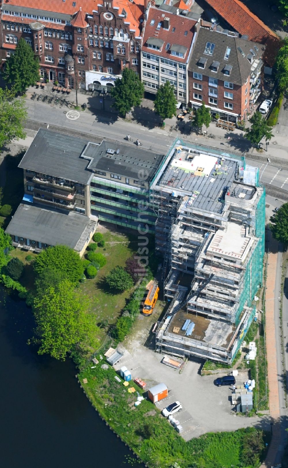 Lübeck aus der Vogelperspektive: Baustelle zur Sanierung der Hotelanlage Hotel Am Mühlenteich in Lübeck im Bundesland Schleswig-Holstein, Deutschland