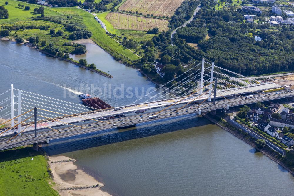 Luftbild Duisburg - Baustelle zur Sanierung und Instandsetzung der Autobahnbrücke BAB A40 Rheinbrücke Duisburg-Neuenkamp im Ortsteil Homberg in Duisburg im Bundesland Nordrhein-Westfalen, Deutschland