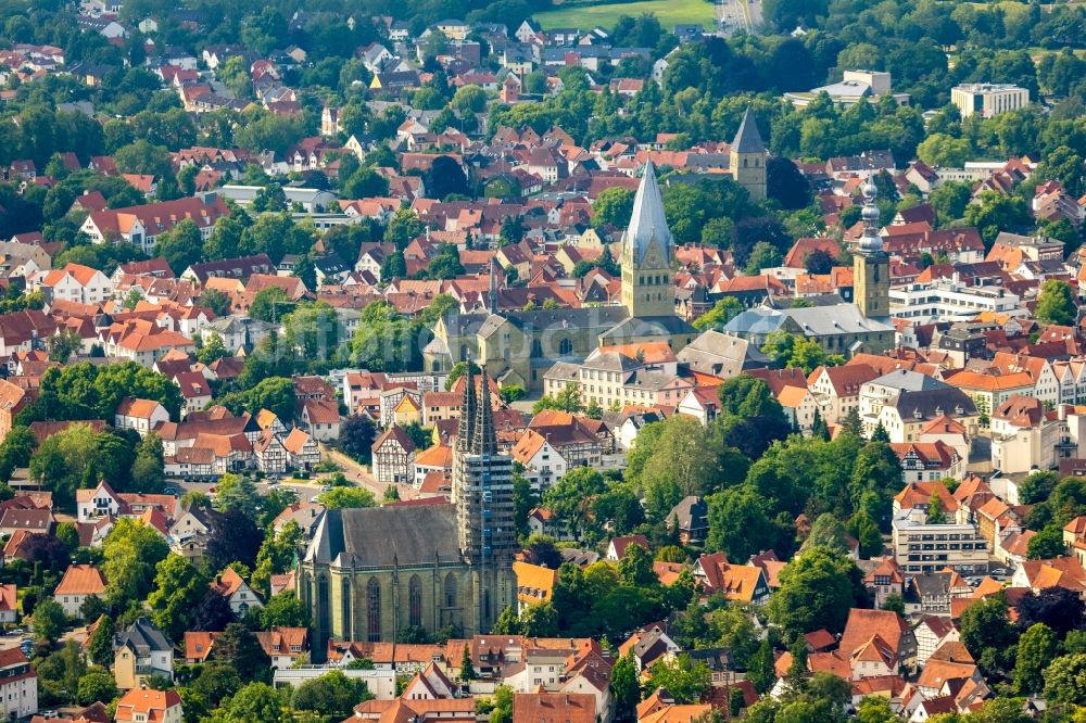 Luftbild Soest - Baustelle zur Sanierung am Kirchengebäude der Sankt Maria zur Wiese in Soest im Bundesland Nordrhein-Westfalen, Deutschland