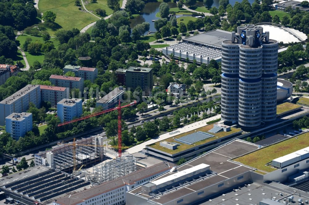 München aus der Vogelperspektive: Baustelle zur Sanierung des Parkhaus auf dem Firmengelände der BMW AG an der Dostlerstraße in München im Bundesland Bayern, Deutschland